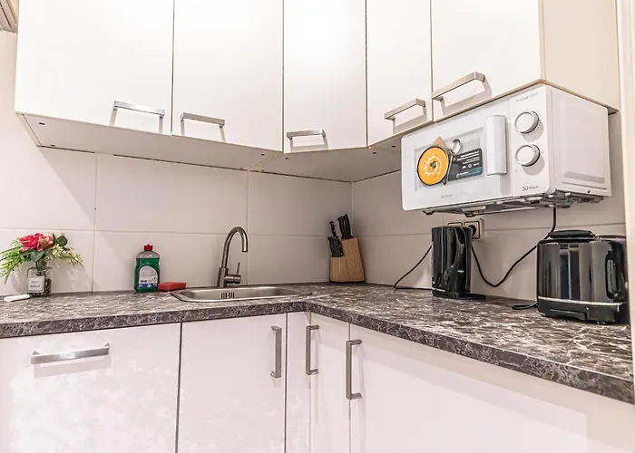 Desirable 2br - Bookable For Longstays In Lockdown B